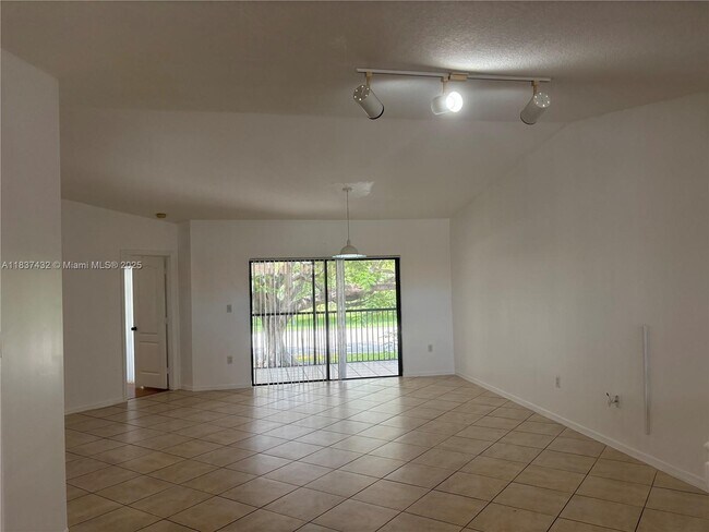 Foto del edificio - 9620 SW 138th Ave