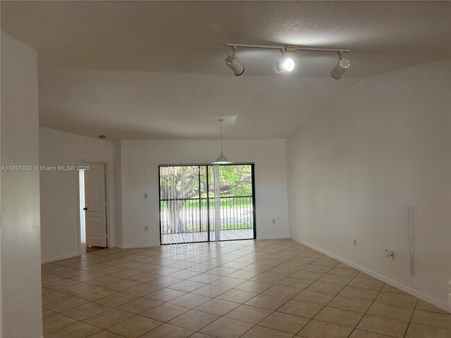 Building Photo - 9620 SW 138th Ave