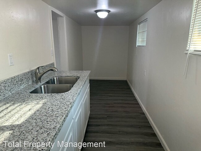 Building Photo - 1 br, 1 bath House - 1031 N Leslie St.