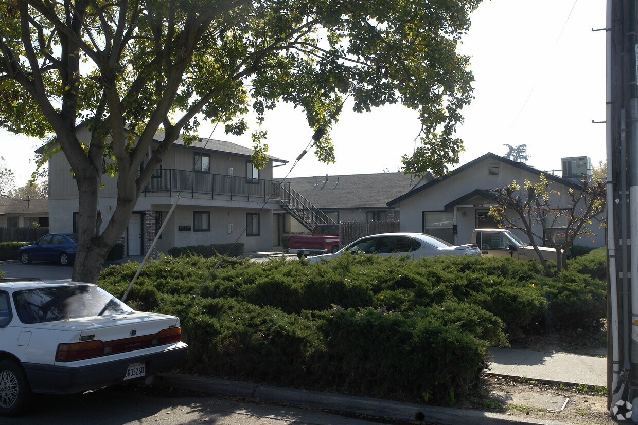 Building Photo - 1560-1580 Grove Ave