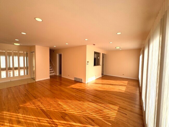 Foto del edificio - 1042 W Central Rd