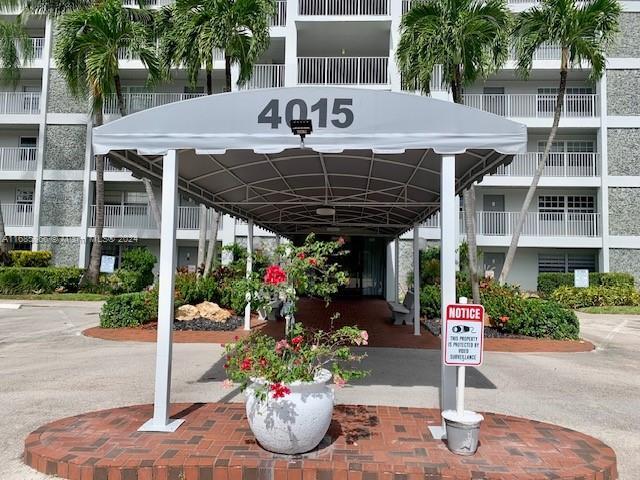 Foto del edificio - 4015 W Palm Aire Dr