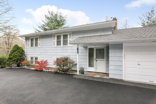 Building Photo - 139 Old Mt Kisco Rd