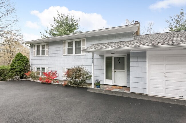 Foto del edificio - 139 Old Mt Kisco Rd