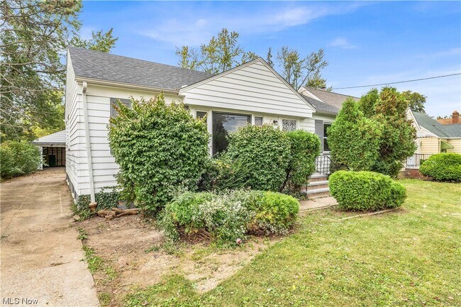 Building Photo - 18304 Garden Blvd