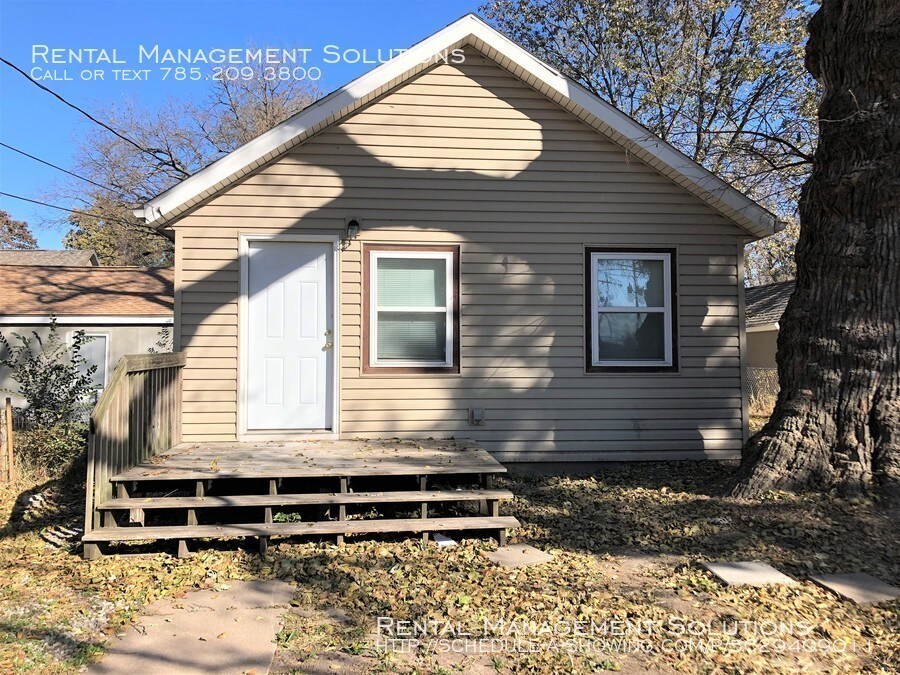 Primary Photo - 306 NE Laurent- 2 BED/1 BATH