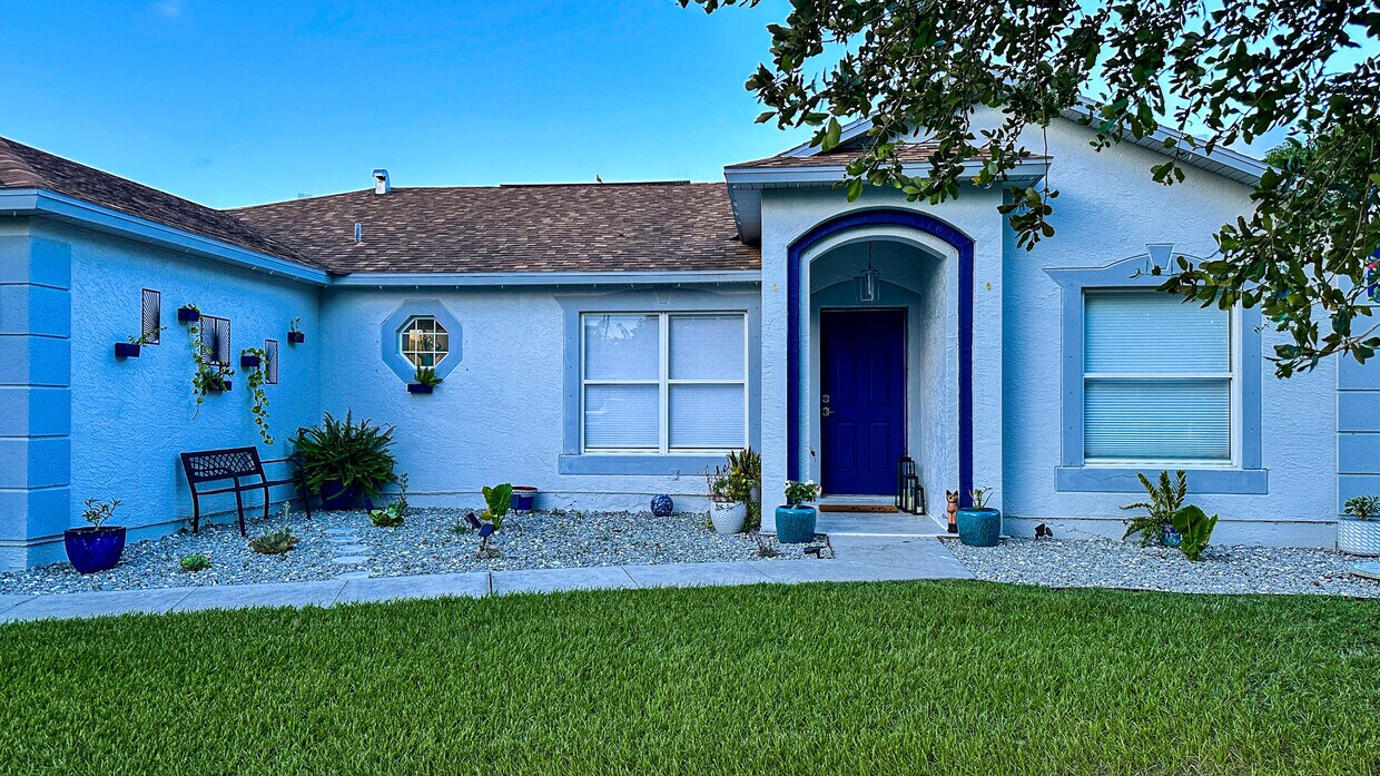 Primary Photo - 1825 SW Morelia Ln