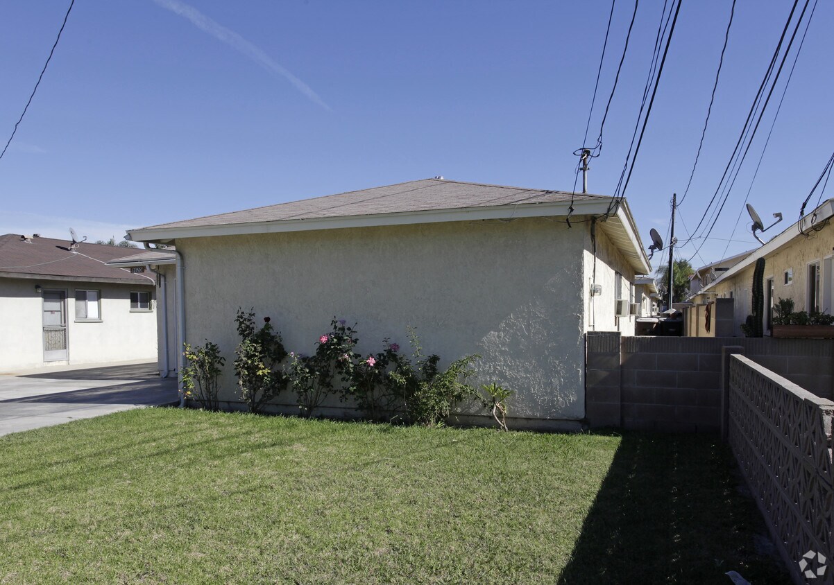Foto del edificio - 8620-8624 Watson St