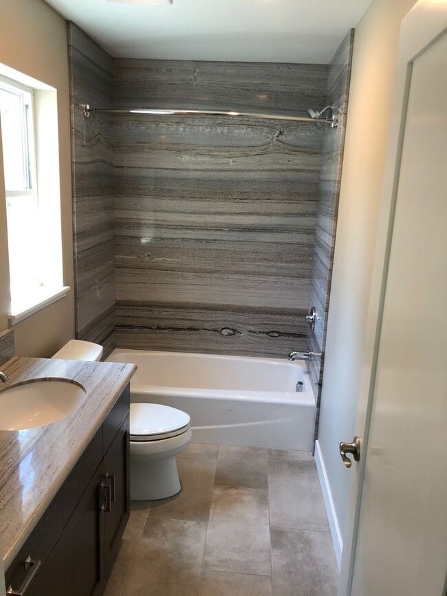 Building Photo - Thomas Cross