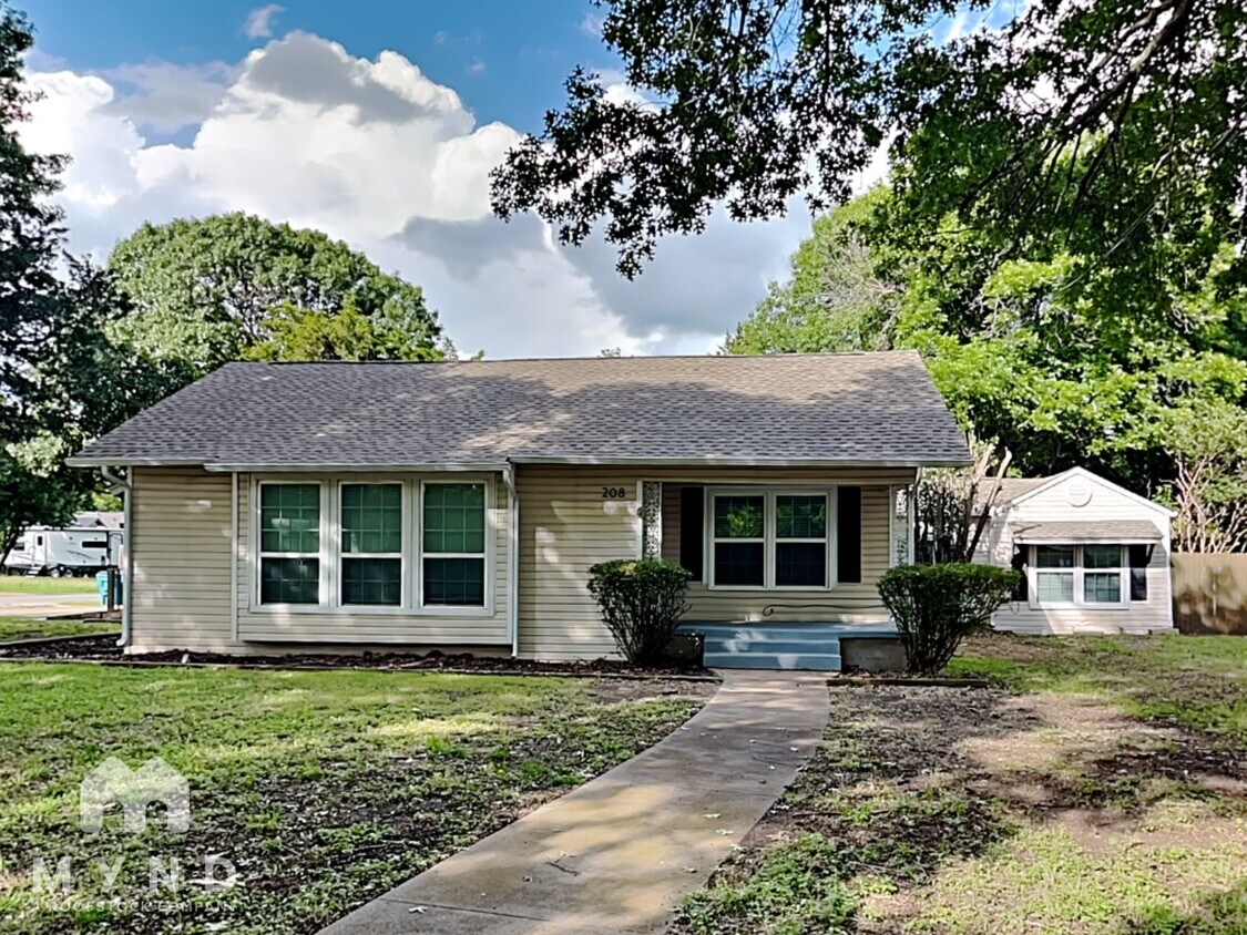 208 Floyd St. House Rental in Waxahachie, TX