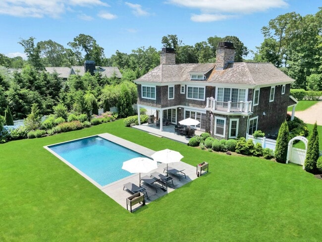 Building Photo - 21 Barn Ln