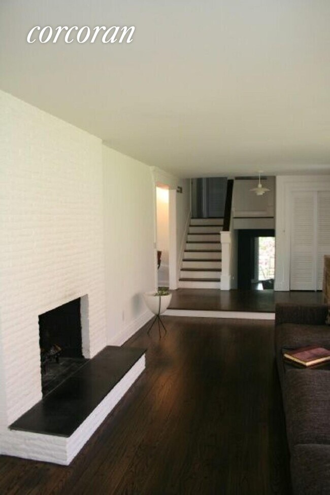 4 Peconic View Ct, Southampton, NY 11968 House Rental in Southampton