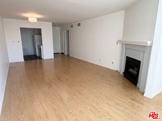 Building Photo - 12830 Burbank Blvd