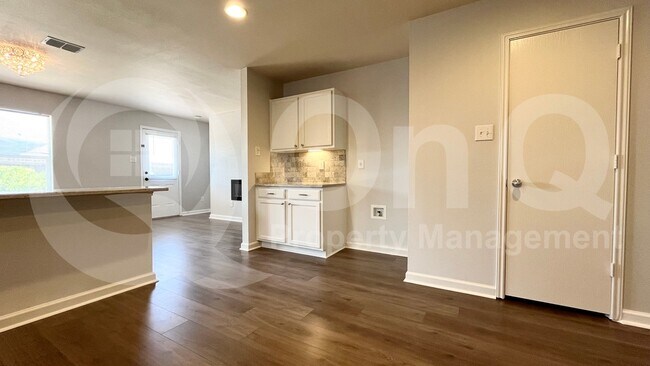 Foto del edificio - 13269 Fowler Dr