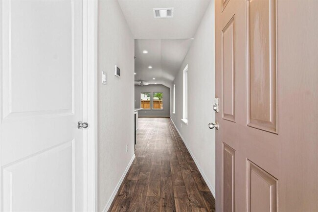 Building Photo - 14409 Sugar Pines Dr