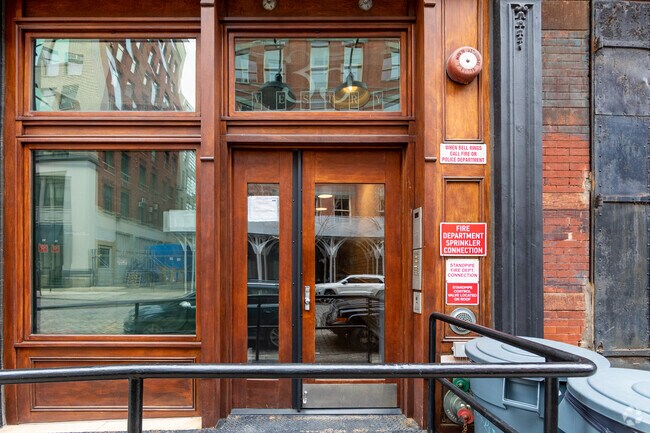 Entrada - 35 Vestry St