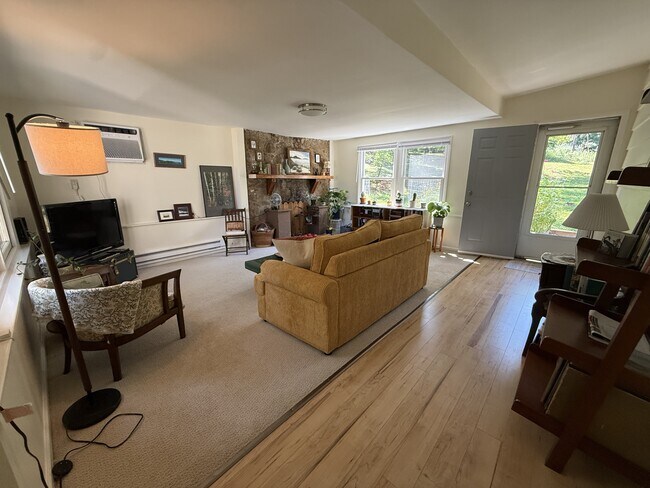 Foto del edificio - 1059 Wolf Trap Rd