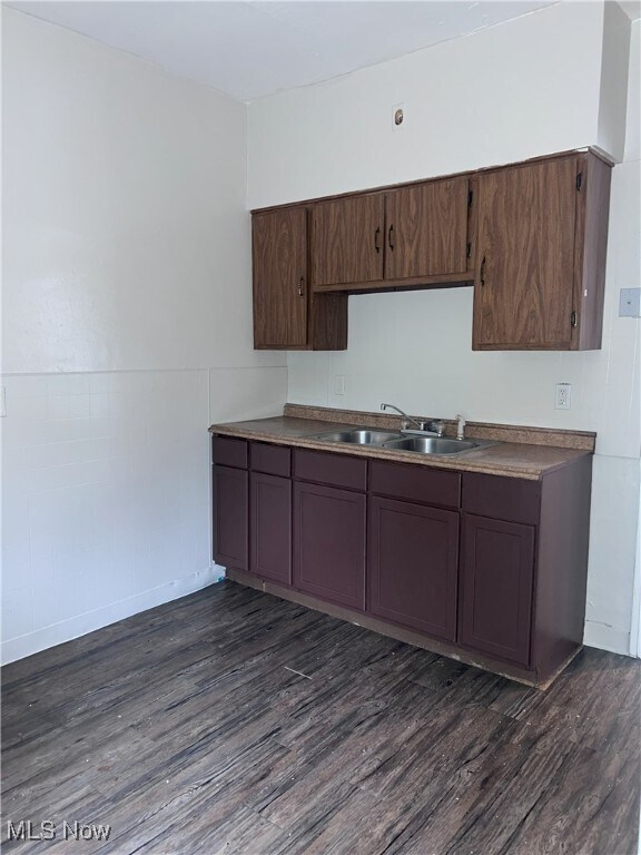 Foto del edificio - 2920 E 111th St