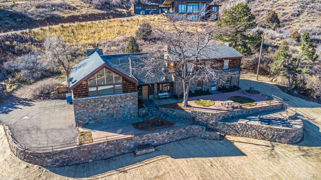 Foto del edificio - 850 Shelton Rd