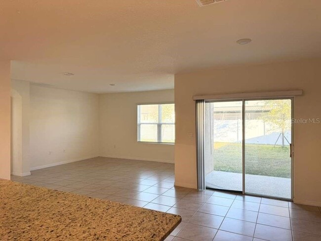 Foto del edificio - 6833 Cranes Roost Rd