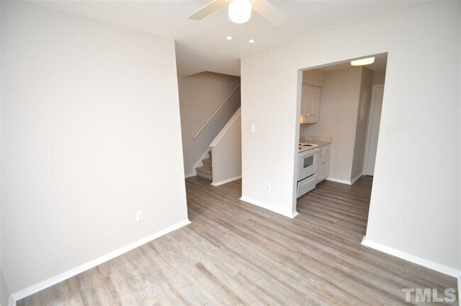 Building Photo - 1265 Schaub Dr