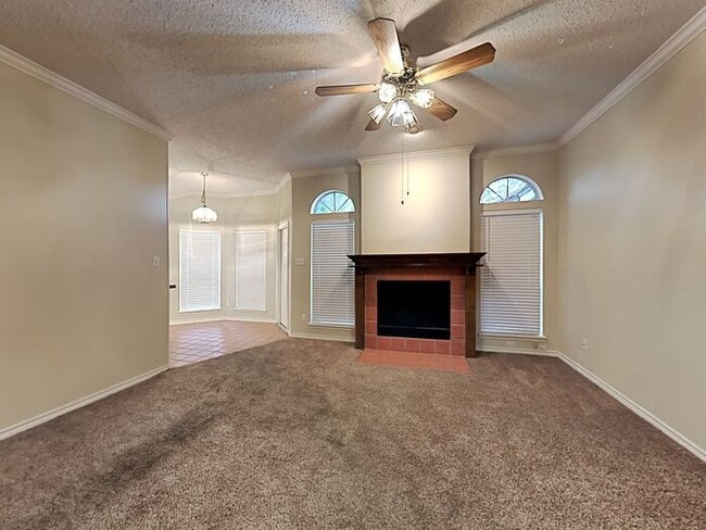 Building Photo - No Application Fees* $1000 off 1st months ...