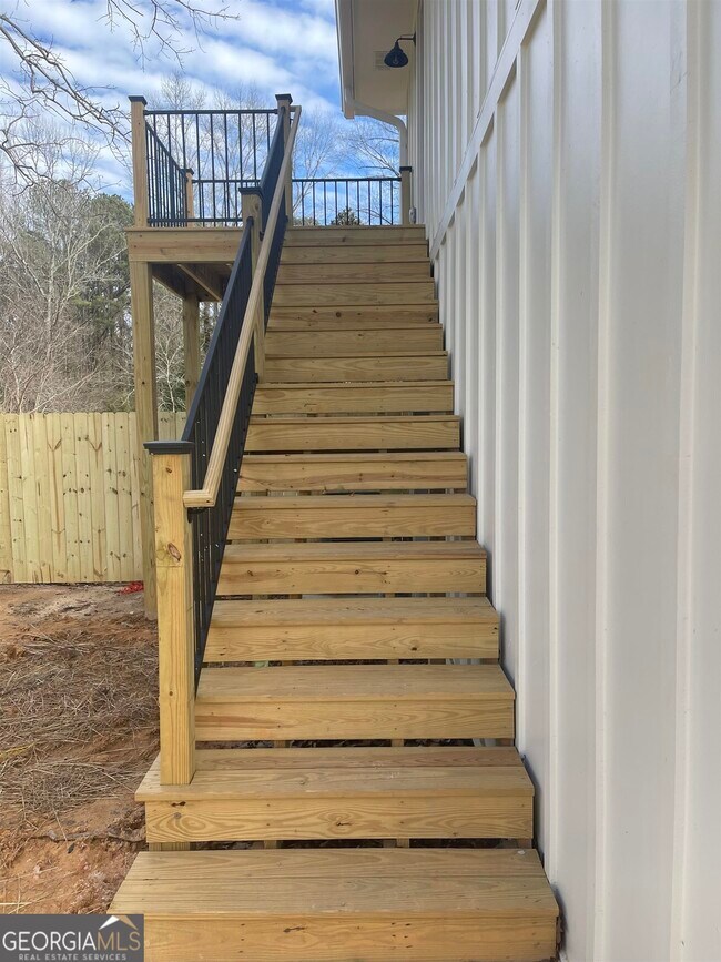 Building Photo - 129 Scatterfoot Dr