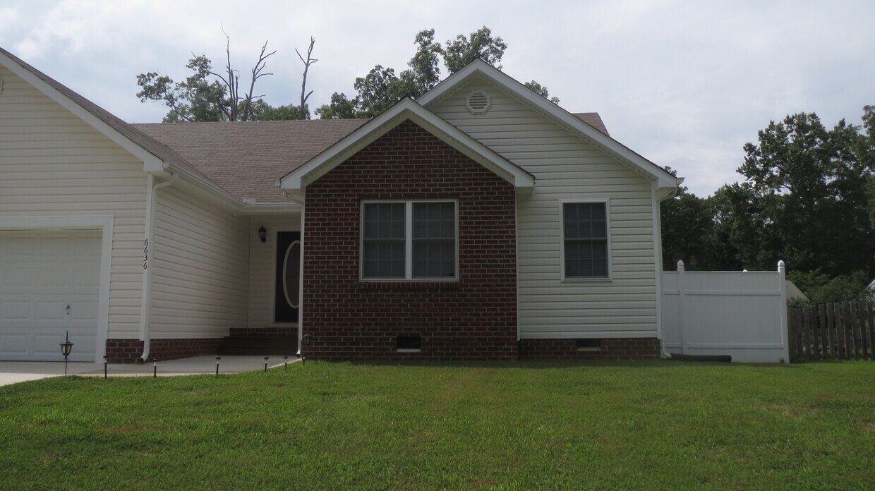 Foto principal - 6636 Old Zion Hill Rd