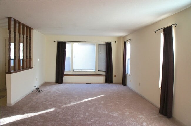 Foto del edificio - 1420 Royal Oak Ct
