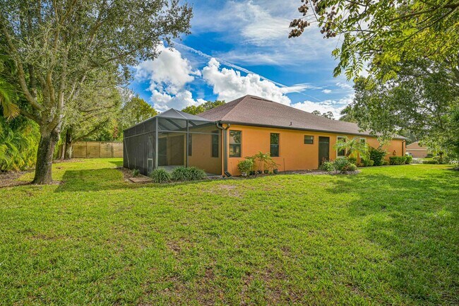 Foto del edificio - NOW AVAILABLE - 2/2 PLUS Den - 2 car garage - Coach Home in Terra Vista!