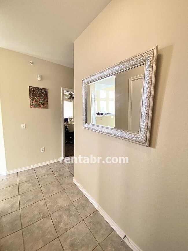 Foto del edificio - 50% First Months Rent!! --3 Bedroom Pentho...