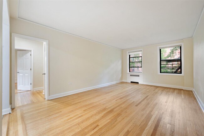 Foto del edificio - 212 Larchmont Acres