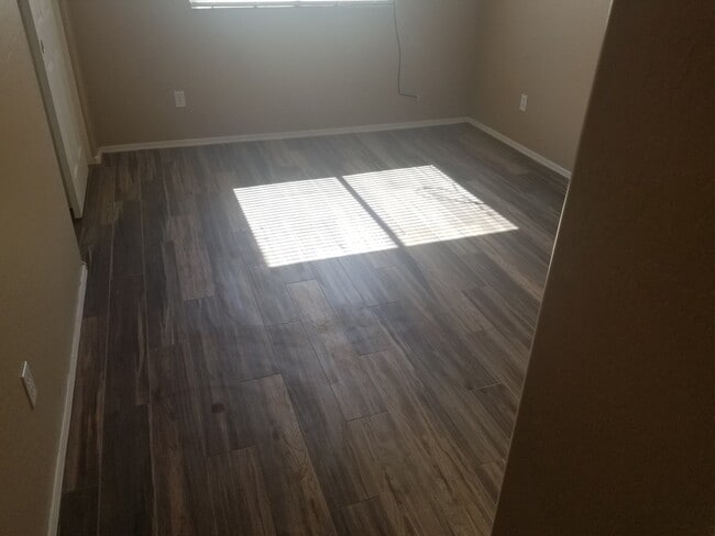 Building Photo - Beautiful spacious 3 b 2 bth 1834 sq ft home