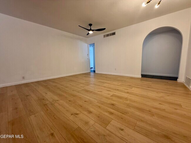 Foto del edificio - 1649 Lomaland Dr