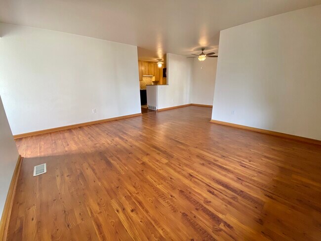 Foto del edificio - 1855 Icarus Dr