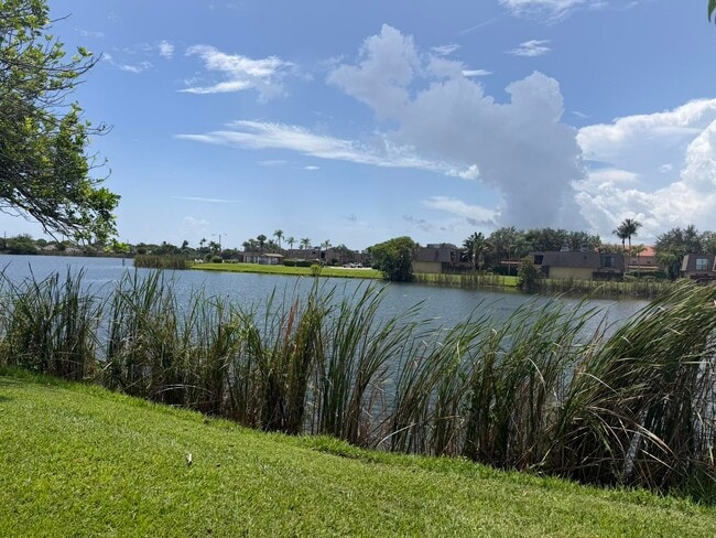 Building Photo - 1501 Waterview Cir