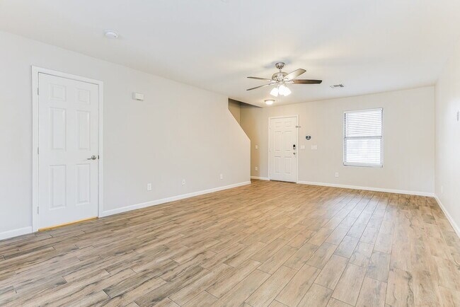 Foto del edificio - 2494 E Meadow Chase Dr