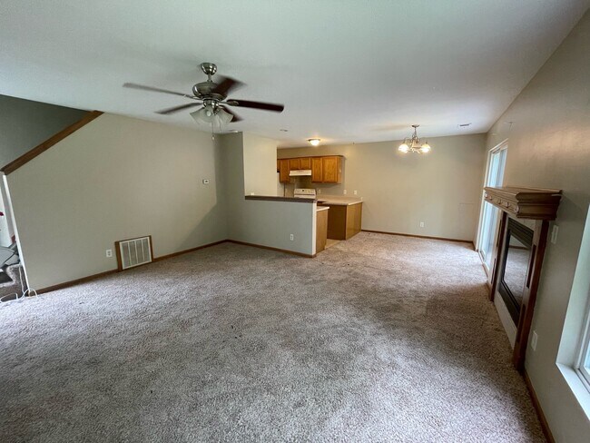 Building Photo - 2524 Deerfield Blvd