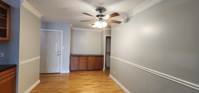 Building Photo - 910 W Alleghany Dr