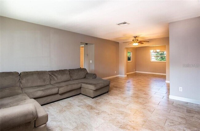Foto del edificio - 2074 Greenbriar Blvd