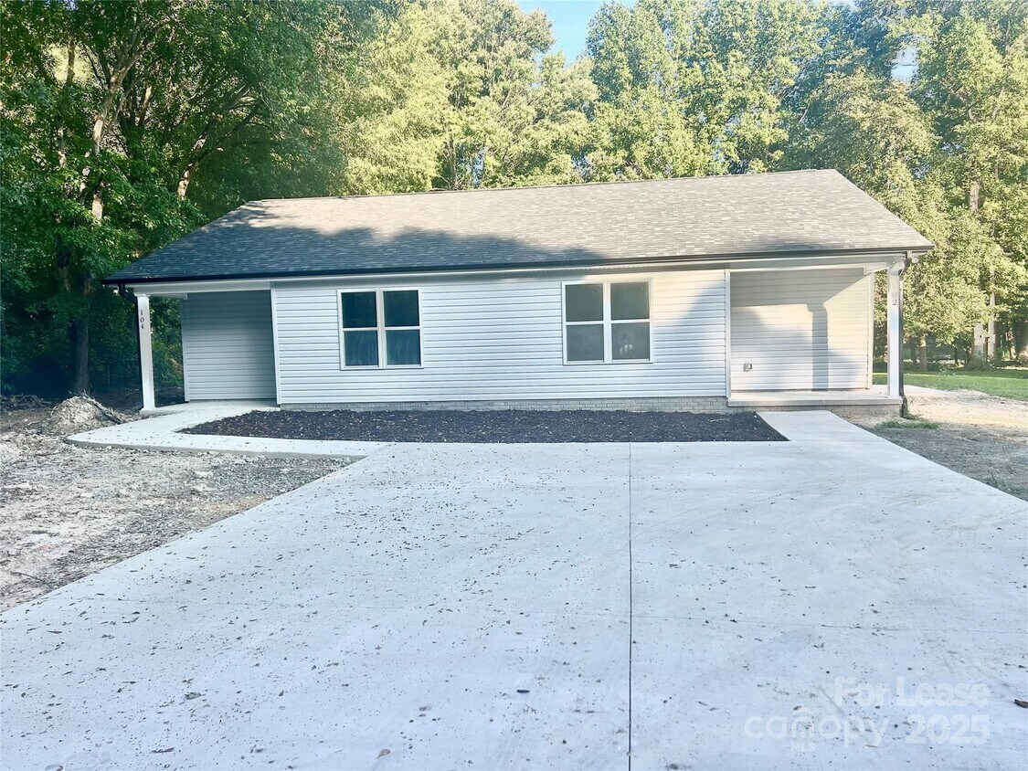 Primary Photo - 102 Carpenter St