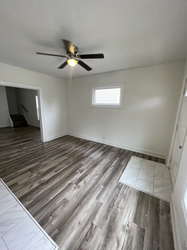 Building Photo - 661 Frebis Ave