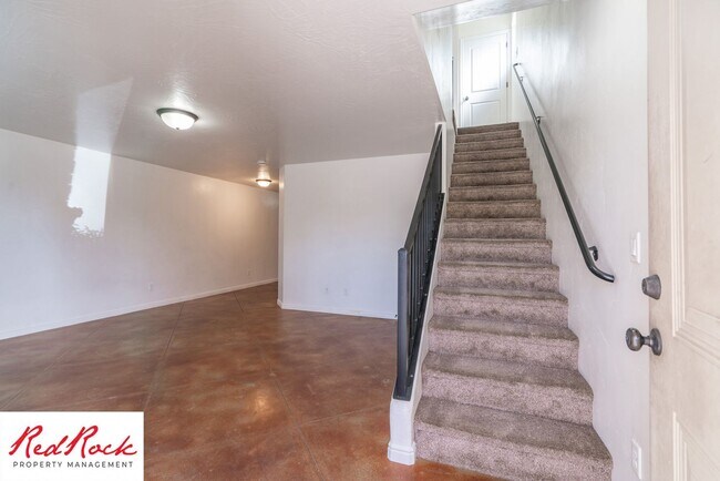 Foto del edificio - End Unit, DOG-FRIENDLY 3 Bedroom Townhome ...