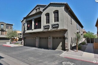 Building Photo - 2402 E 5th St