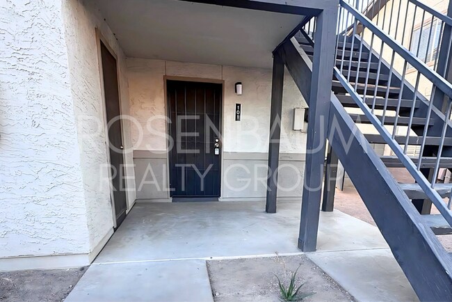 Foto del edificio - Charming 2-bedrooms, 1-bath ground level u...