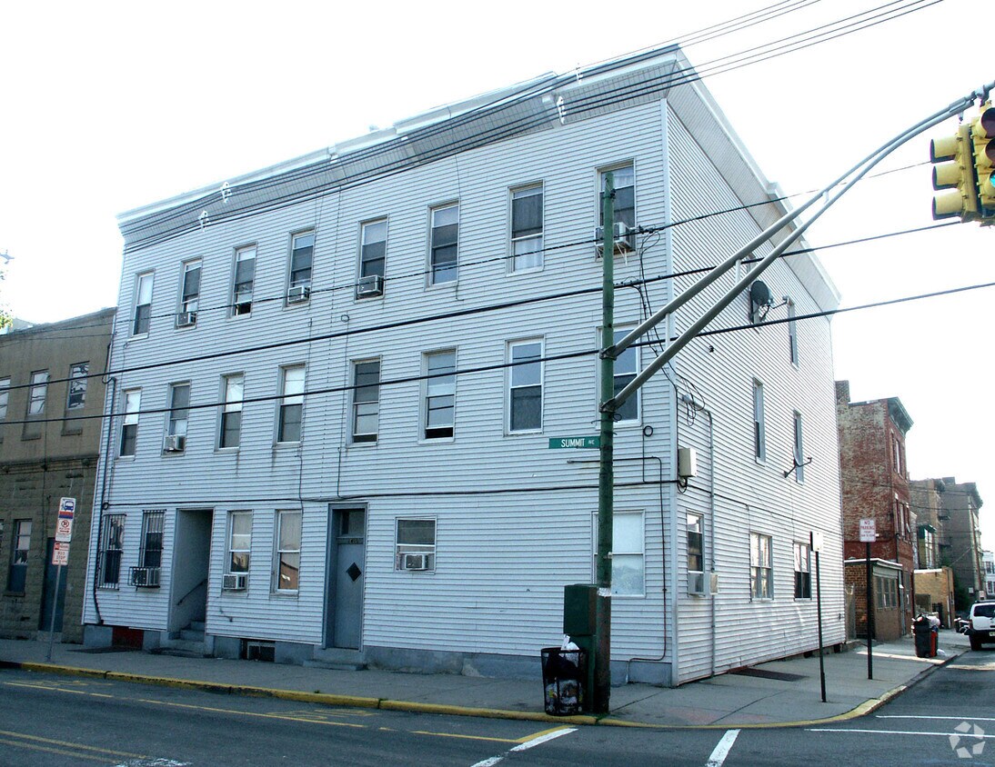 Foto del edificio - 2400--2402 Summit Ave