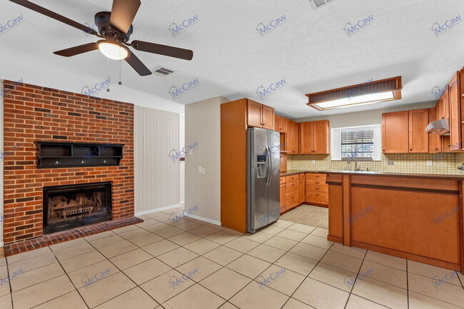 Building Photo - 606 Oak Ridge Dr