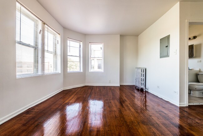 Foto del edificio - 7701 S Stewart Ave