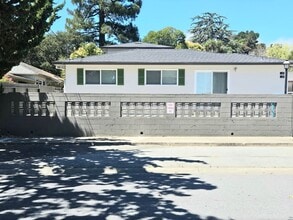 Building Photo - 910 Academy Ave