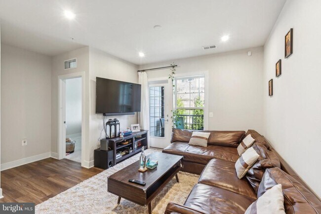 Building Photo - 104 St Ives Pl